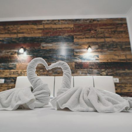 Insomnia Studio 드로베타 투르누 세베린 외부 사진